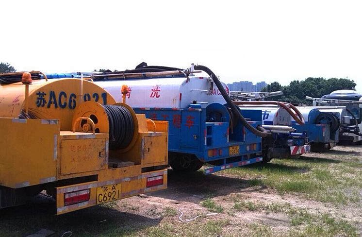 高壓清洗車(chē)設(shè)備 高壓清洗車(chē)設(shè)備